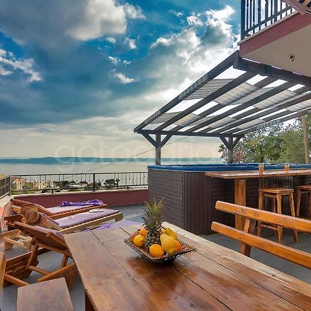 Holiday Home Darius With Hot Tub Макарска Екстериор снимка
