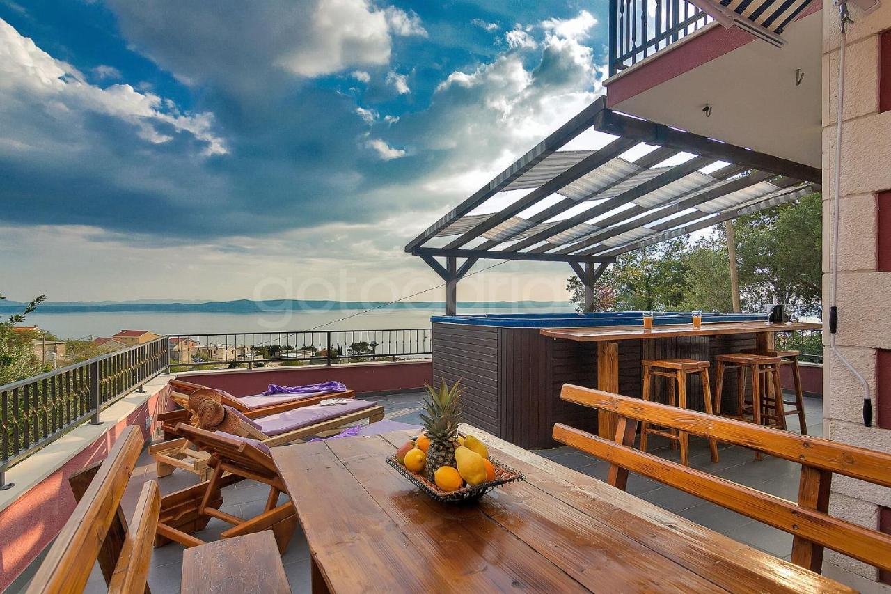 Holiday Home Darius With Hot Tub Макарска Екстериор снимка