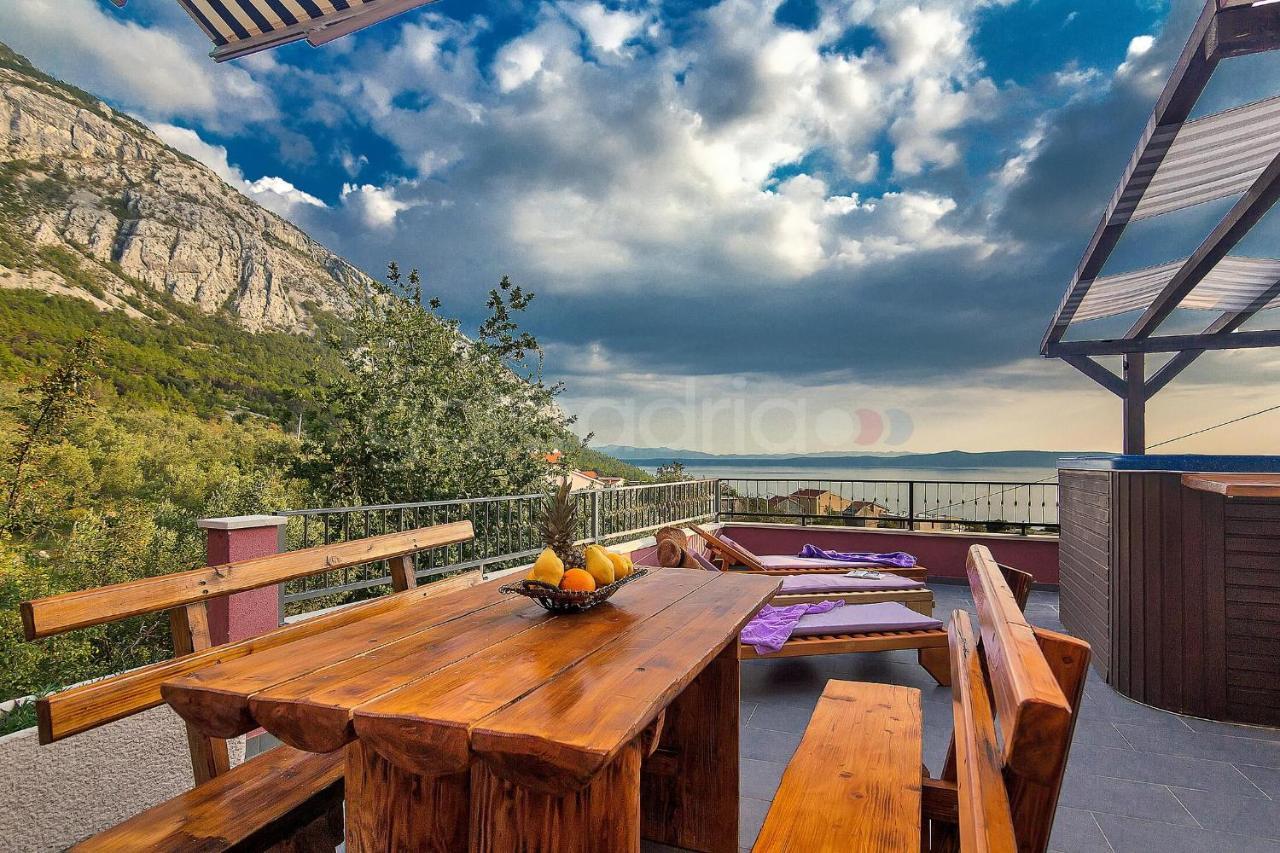 Holiday Home Darius With Hot Tub Макарска Екстериор снимка