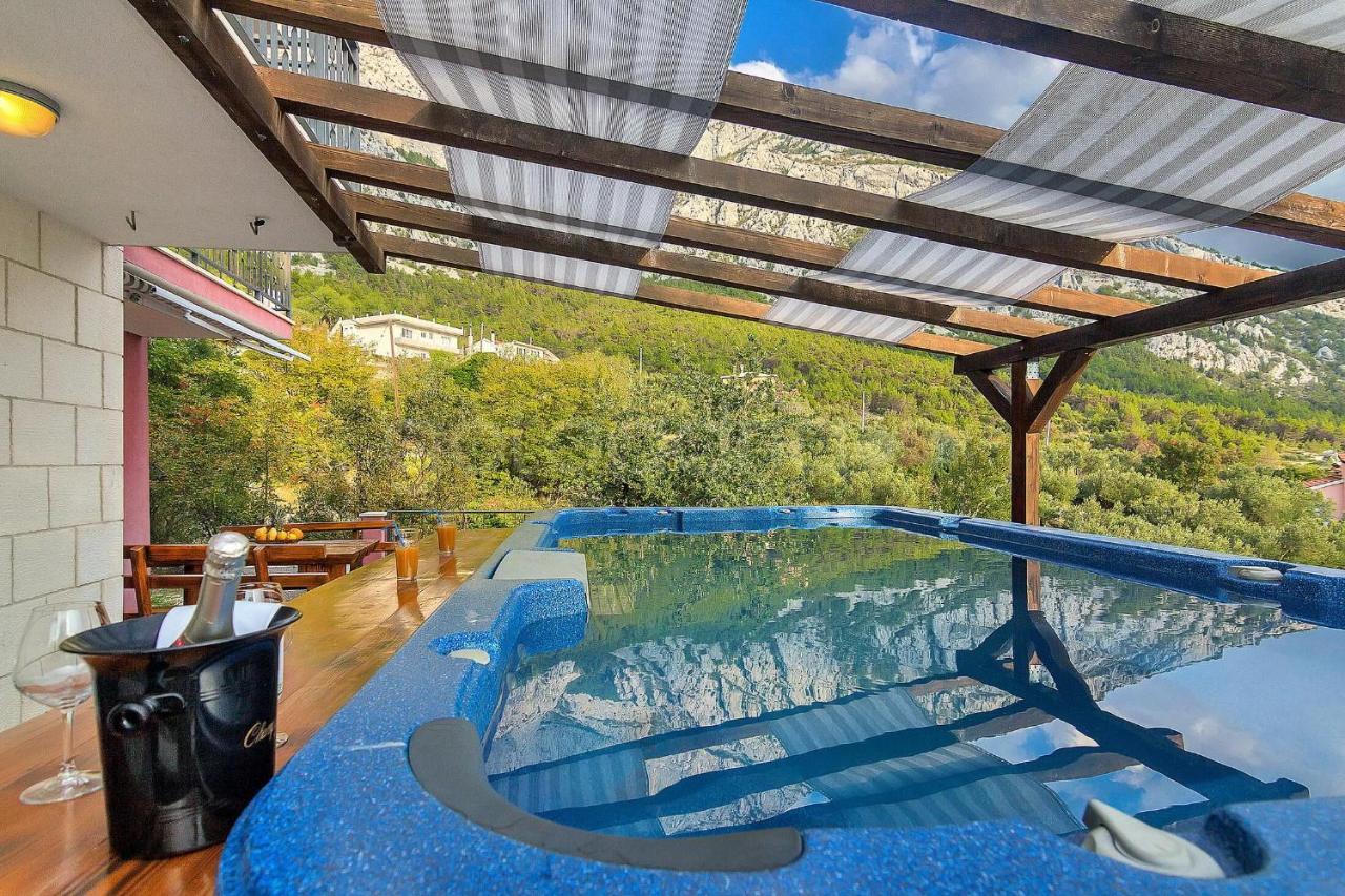 Holiday Home Darius With Hot Tub Макарска Екстериор снимка