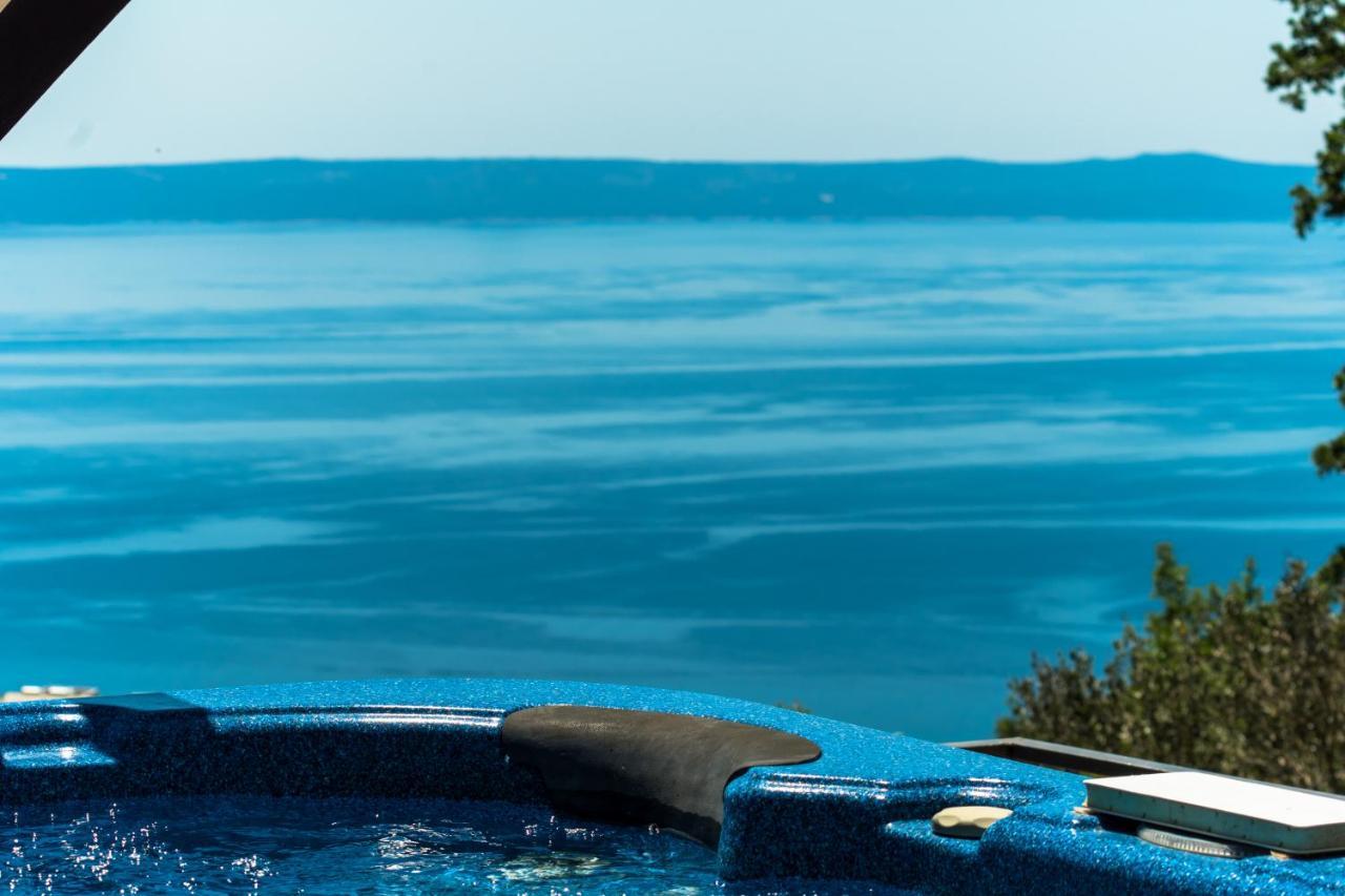 Holiday Home Darius With Hot Tub Макарска Екстериор снимка